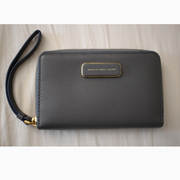 Marc by Marc Jacobs Liegero Wingman Wristlet - Picture 1 of 8